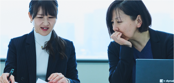相談する女性